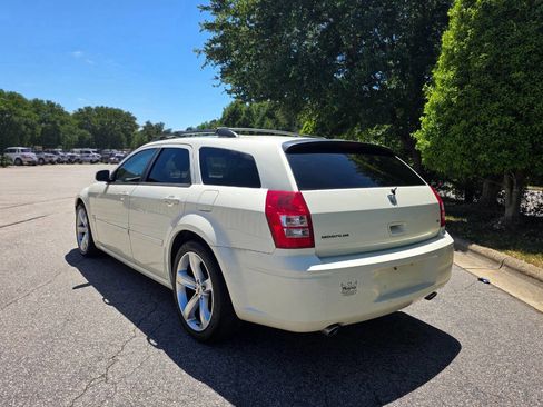 Used 2005 Dodge Magnum R/T w/ Convenience Group II RWD image 3
