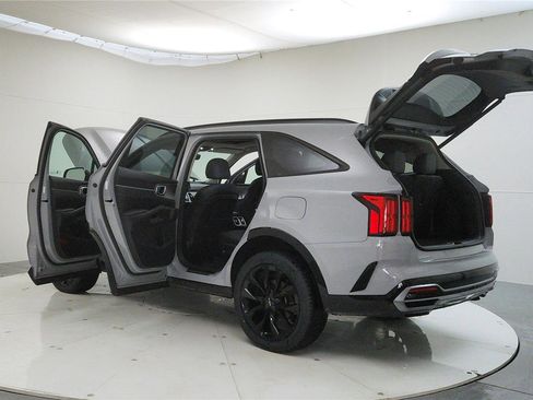 Used 2022 Kia Sorento SX image 12