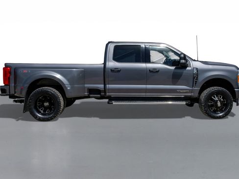 Used 2023 Ford F350 XLT w/ Camper Package image 6