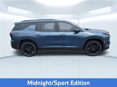 Used 2026 Chevrolet Traverse LT w/ Midnight/Sport Edition FWD image 5