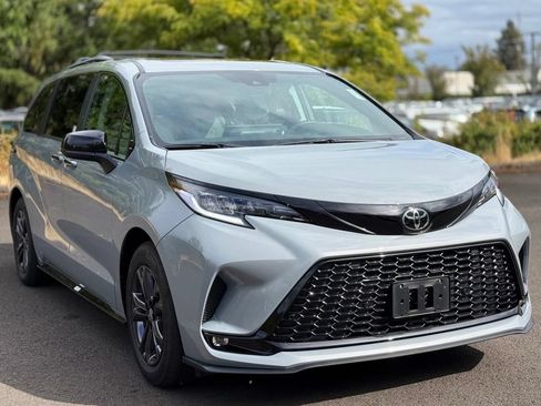 Used 2026 Toyota Sienna XSE AWD/4WD image 7