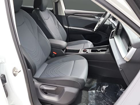 Used 2025 Volkswagen Tiguan SE w/ Panoramic Sunroof Package AWD/4WD image 19