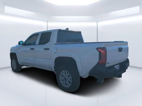 Used 2025 Toyota Tacoma SR image 5