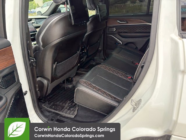 Used 2023 Jeep Grand Cherokee Summit w/ Advanced Protech Group IV AWD/4WD image 15