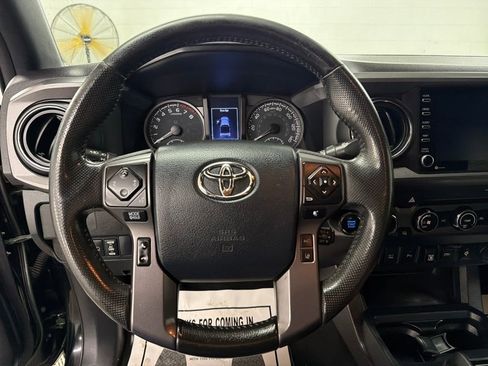 Used 2020 Toyota Tacoma TRD Off-Road w/ Technology Package AWD/4WD image 17