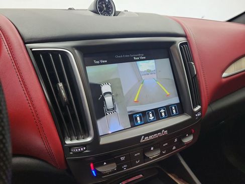 Used 2020 Maserati Levante image 29