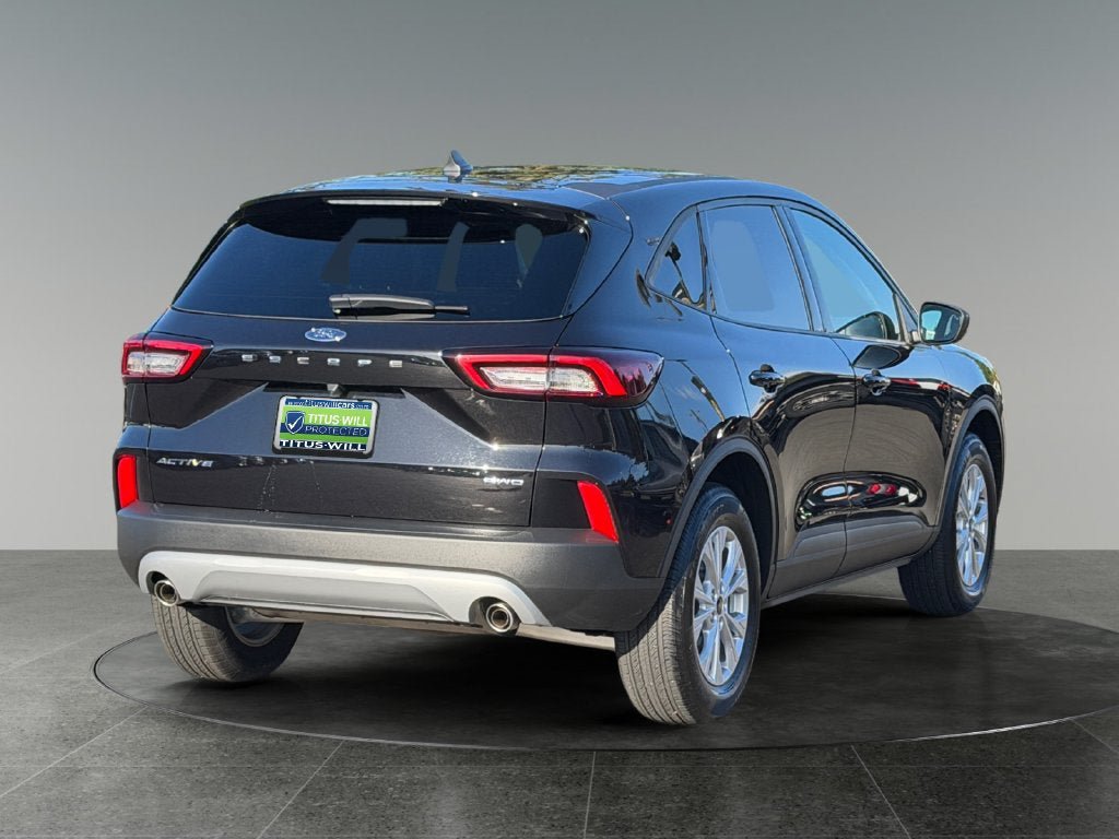 Used 2025 Ford Escape Active AWD/4WD image 9
