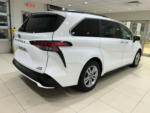 Used 2022 Toyota Sienna XSE w/ XSE Plus Package AWD/4WD image 20