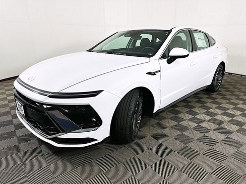New 2025 Hyundai Sonata SEL FWD image 3