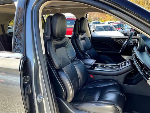 Used 2023 Lincoln Aviator Reserve w/ Equipment Group 201A image 8