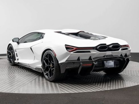 Used 2024 Lamborghini Revuelto image 4