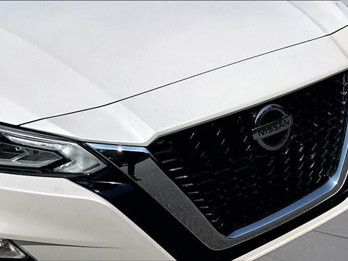 Used 2020 Nissan Altima 2.0 Platinum FWD image 31