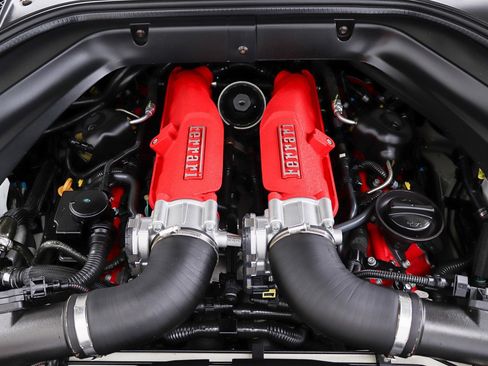 Used 2017 Ferrari California T RWD image 50