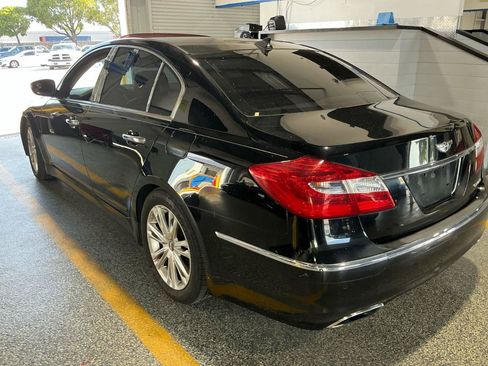 Used 2013 Hyundai Genesis 3.8 w/ Premium Pkg RWD image 5