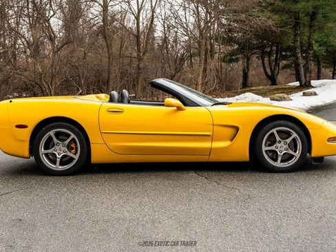 Used 2001 Chevrolet Corvette Convertible w/ Preferred Equipment Group2 image 9