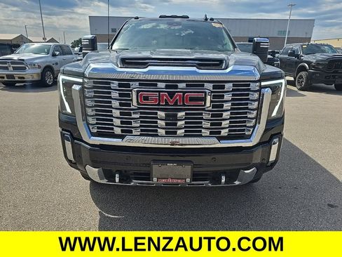 Used 2024 GMC Sierra 2500 Denali AWD/4WD image 2