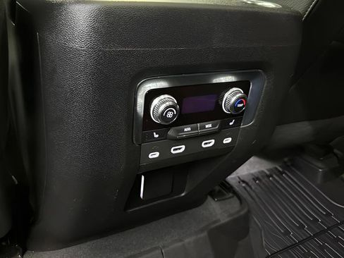 Used 2021 GMC Yukon Denali w/ Denali Premium Package image 28