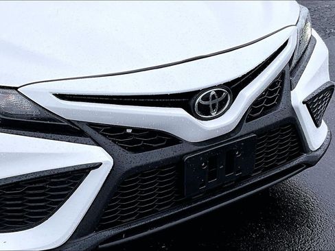 Used 2024 Toyota Camry SE FWD image 4