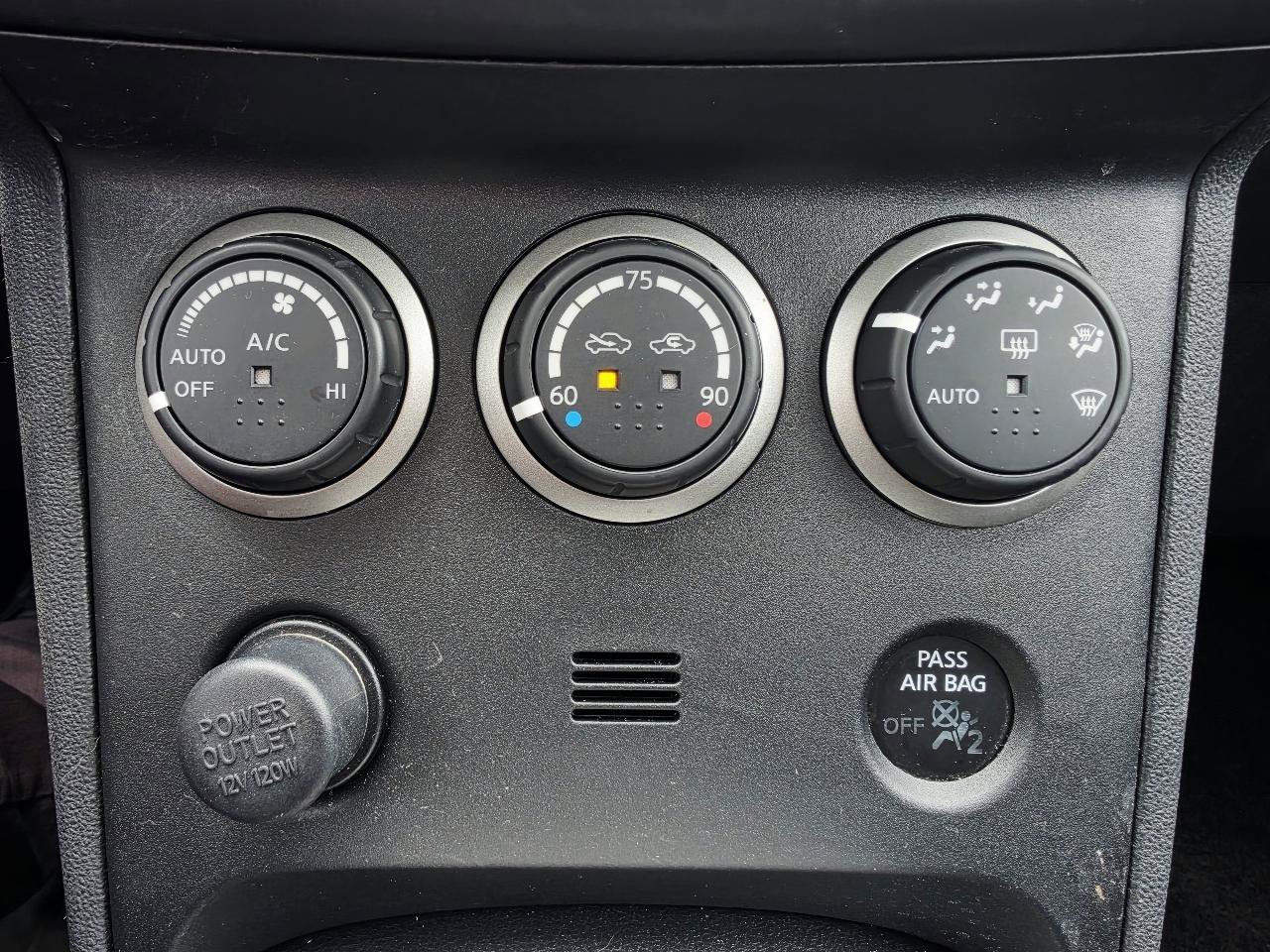 Used 2013 Nissan Rogue SV w/ Premium Pkg AWD/4WD image 36