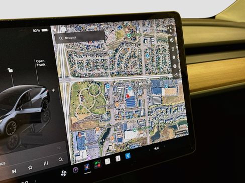 Used 2024 Tesla Model Y Long Range AWD/4WD image 21