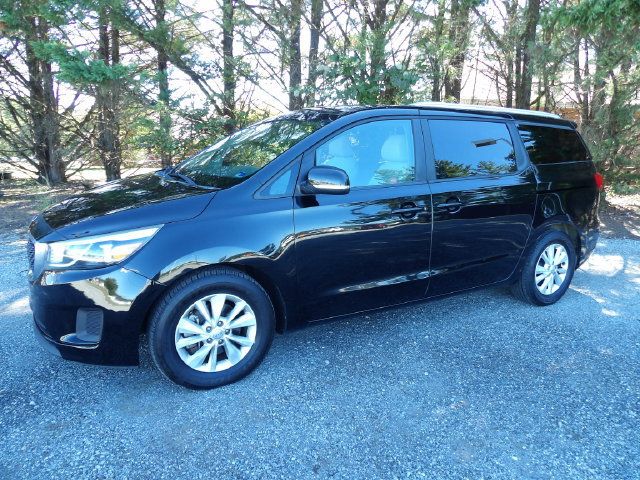 Used 2016 Kia Sedona LX w/ Option Group 020 FWD image 1