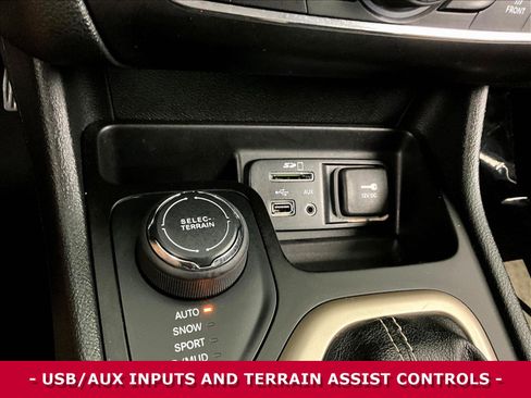 Used 2015 Jeep Cherokee Limited w/ Luxury Group AWD/4WD image 16
