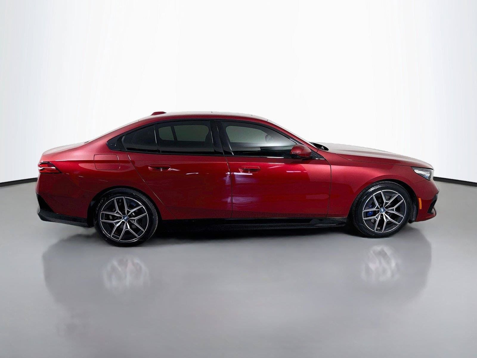 Used 2024 BMW i5 eDrive40i w/ M Sport Package RWD image 4