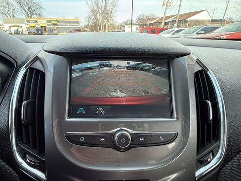Used 2017 Chevrolet Cruze LT image 21