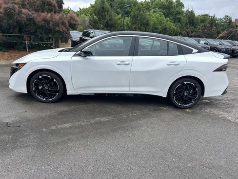New 2026 Nissan Sentra SR w/ SR Premium Package FWD image 4