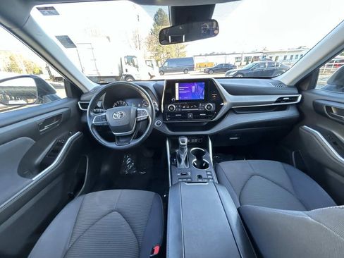 Used 2024 Toyota Highlander LE image 19