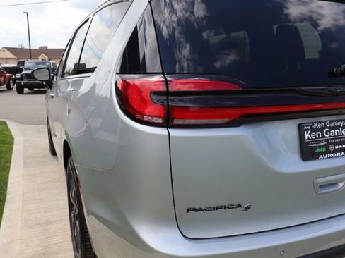 Used 2024 Chrysler Pacifica Limited w/ S Appearance Package AWD/4WD image 32