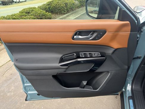 New 2026 Nissan Pathfinder Platinum image 17