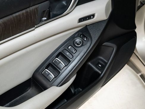 Used 2018 Honda Accord Touring image 10