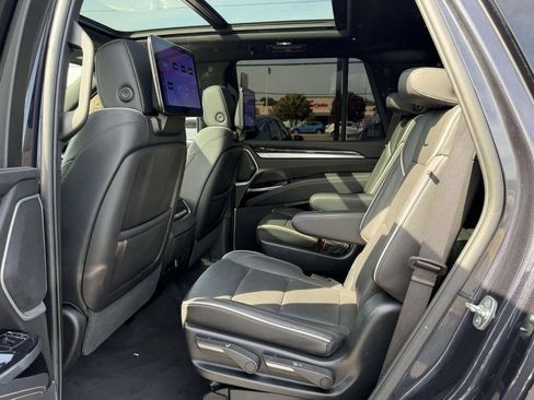 Certified 2025 Cadillac Escalade Premium Luxury AWD/4WD image 15