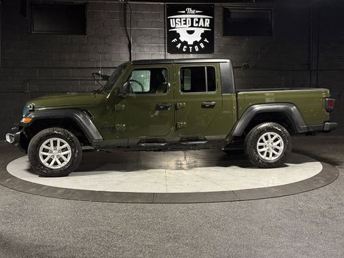 Used 2023 Jeep Gladiator Sport AWD/4WD image 2