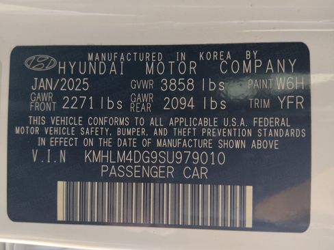 Used 2025 Hyundai Elantra Sport FWD image 33