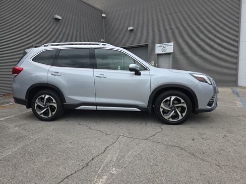 Used 2022 Subaru Forester Touring w/ Popular Package #2 image 4