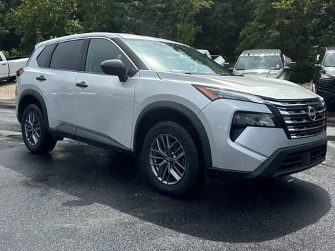 Used 2024 Nissan Rogue S AWD/4WD image 10