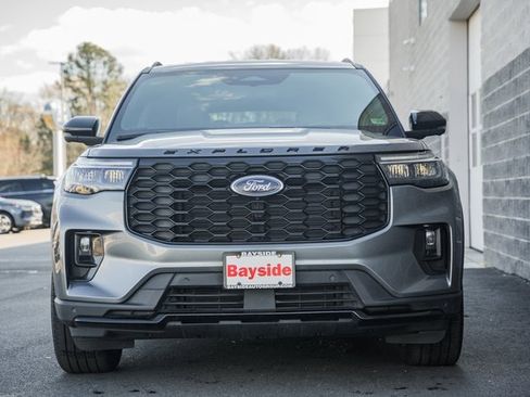 Used 2025 Ford Explorer ST-Line w/ ST-Line Street Pack image 3