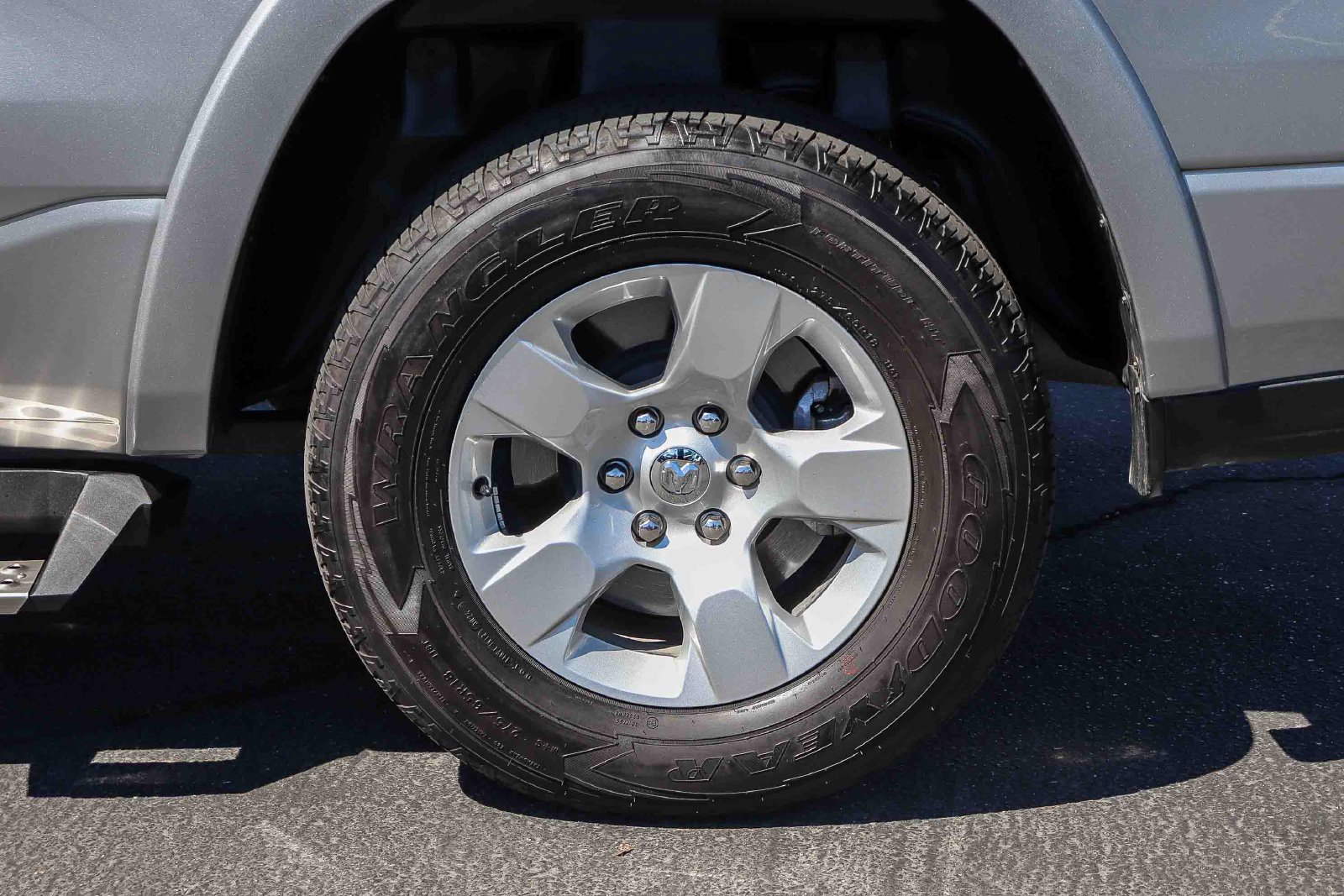 Used 2025 RAM 1500 Big Horn AWD/4WD image 9