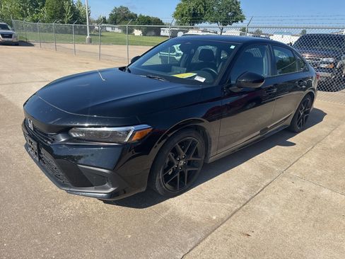 Used 2023 Honda Civic Sport image 4