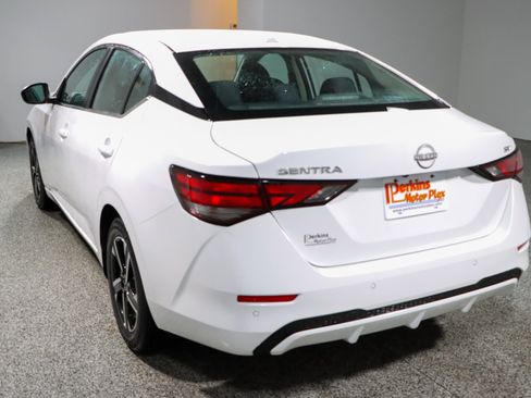 Used 2024 Nissan Sentra SV FWD image 9