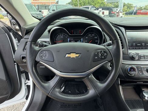 Used 2019 Chevrolet Impala LT FWD image 15