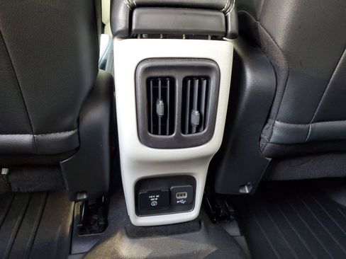 Used 2019 Jeep Compass Latitude FWD image 15
