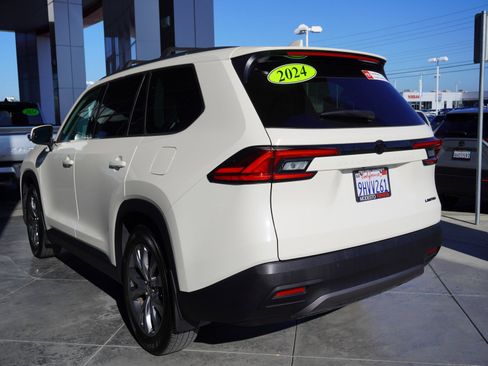 Used 2024 Toyota Grand Highlander Limited image 8