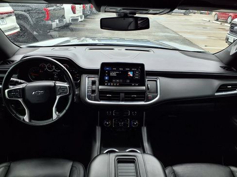 Certified 2021 Chevrolet Tahoe Z71 w/ Luxury Package AWD/4WD image 3