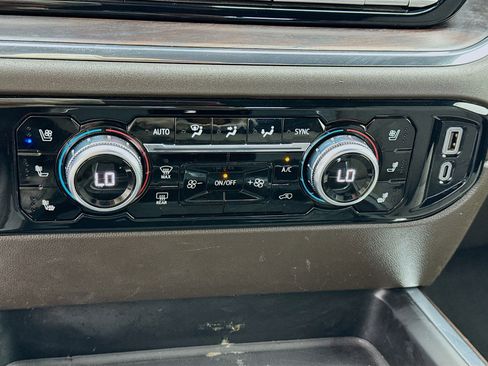 Used 2024 GMC Sierra 2500 SLT w/ SLT Premium Package image 12