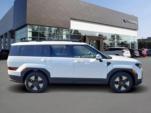 Certified 2025 Hyundai Santa Fe SEL image 4
