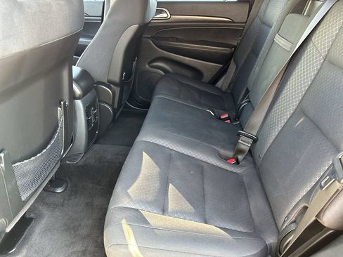 Used 2018 Jeep Grand Cherokee Laredo RWD image 14
