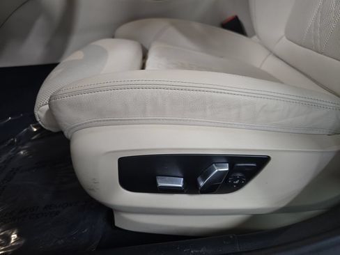 Used 2023 BMW 530i w/ Convenience Package RWD image 28